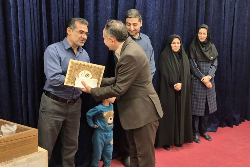 نویسندگان، پیونددهنده مخاطب با کتاب و پژوهش هستند