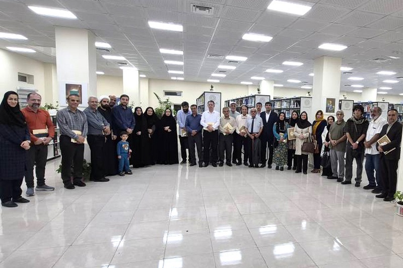 نویسندگان، پیونددهنده مخاطب با کتاب و پژوهش هستند