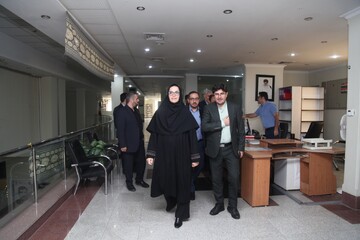 بازدید دبیرکل نهاد از کتابخانه عمومی همایش های قرآنی همدان