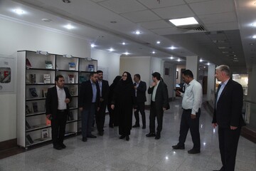 بازدید دبیرکل نهاد از کتابخانه عمومی همایش های قرآنی همدان