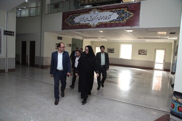 بازدید دبیرکل نهاد از کتابخانه عمومی همایش های قرآنی همدان