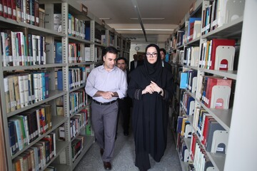 بازدید دبیرکل نهاد از کتابخانه مرکزی همدان