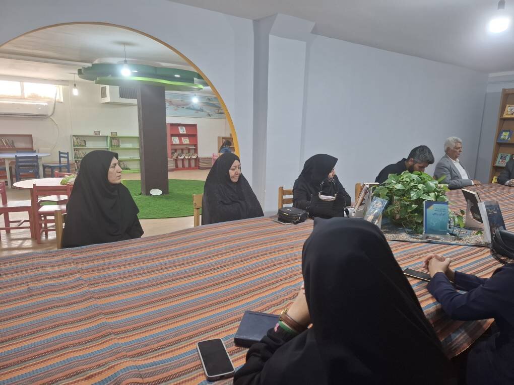 محفل ادبی «ایستاده برای ایران» در شهرستان رفسنجان برگزار شد