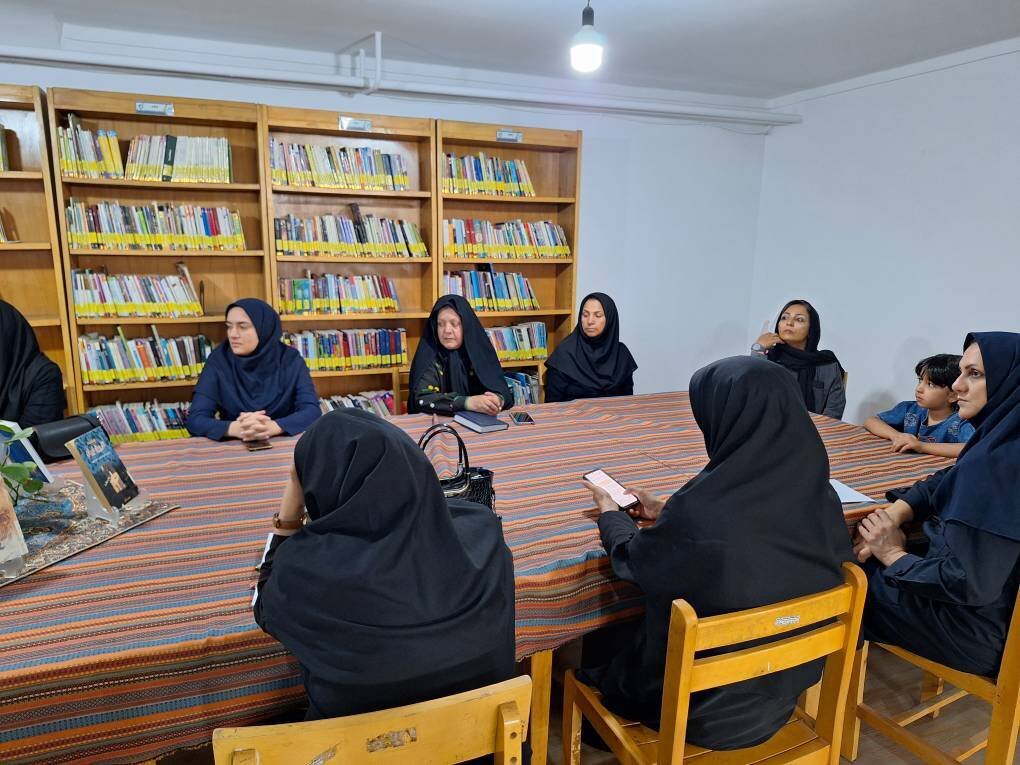 محفل ادبی «ایستاده برای ایران» در شهرستان رفسنجان برگزار شد