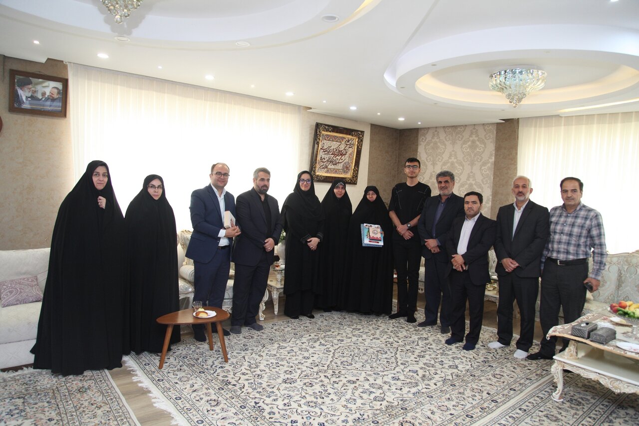 دیدار آزاده نظر بلند با خانواده شهید خوش لفظ