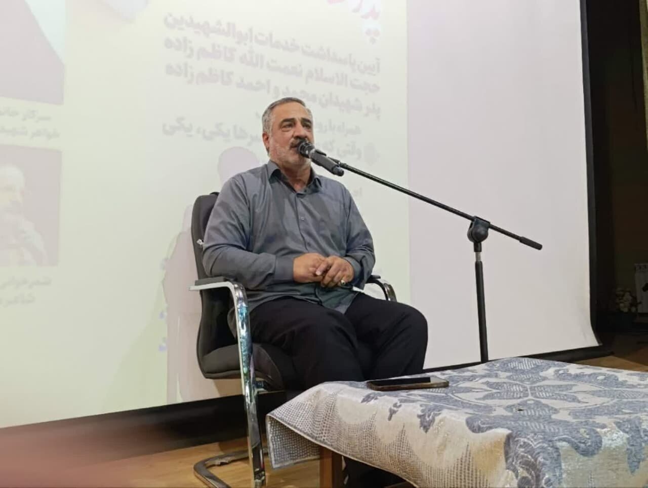 از کتاب «وقتی که می‌رسند پسرها یکی یکی» در دلیجان رونمایی شد