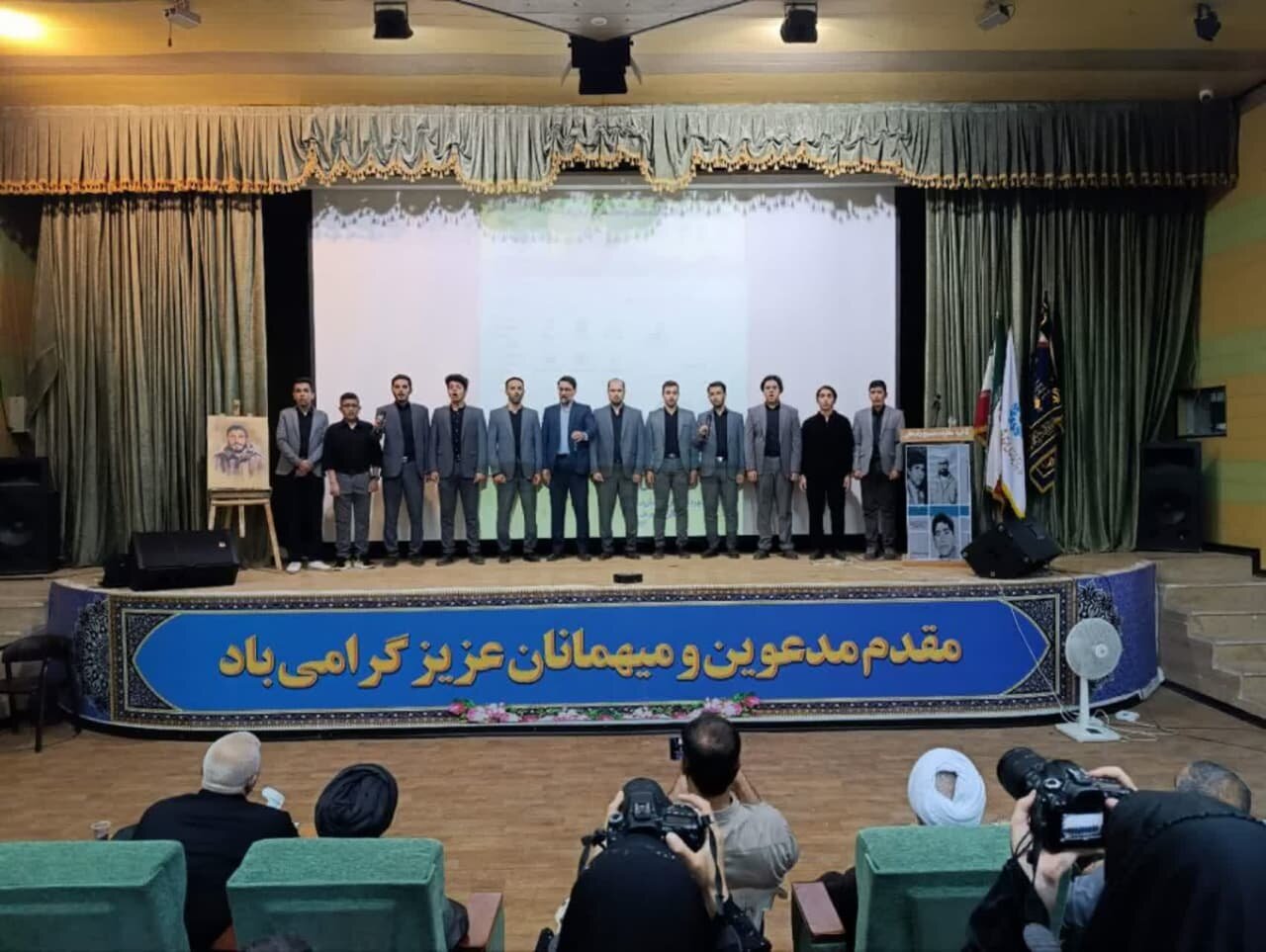 از کتاب «وقتی که می‌رسند پسرها یکی یکی» در دلیجان رونمایی شد