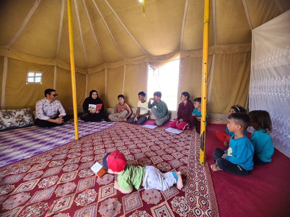 سفر فرهنگی کتابداران سملقان به مناطق عشایرنشین با شعار «ایستاده برای ایران»