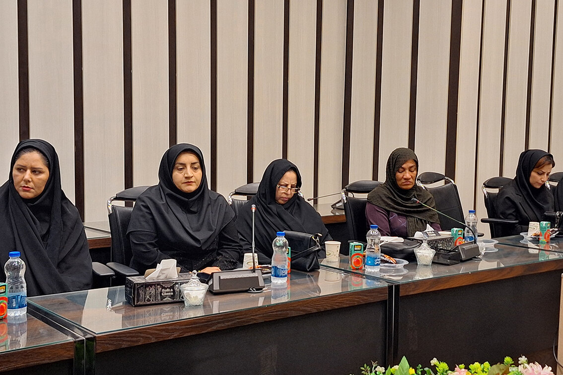 تجلی غیرت ملی و ادبیات مقاومت در عصر شعر «ایستاده برای ایران»