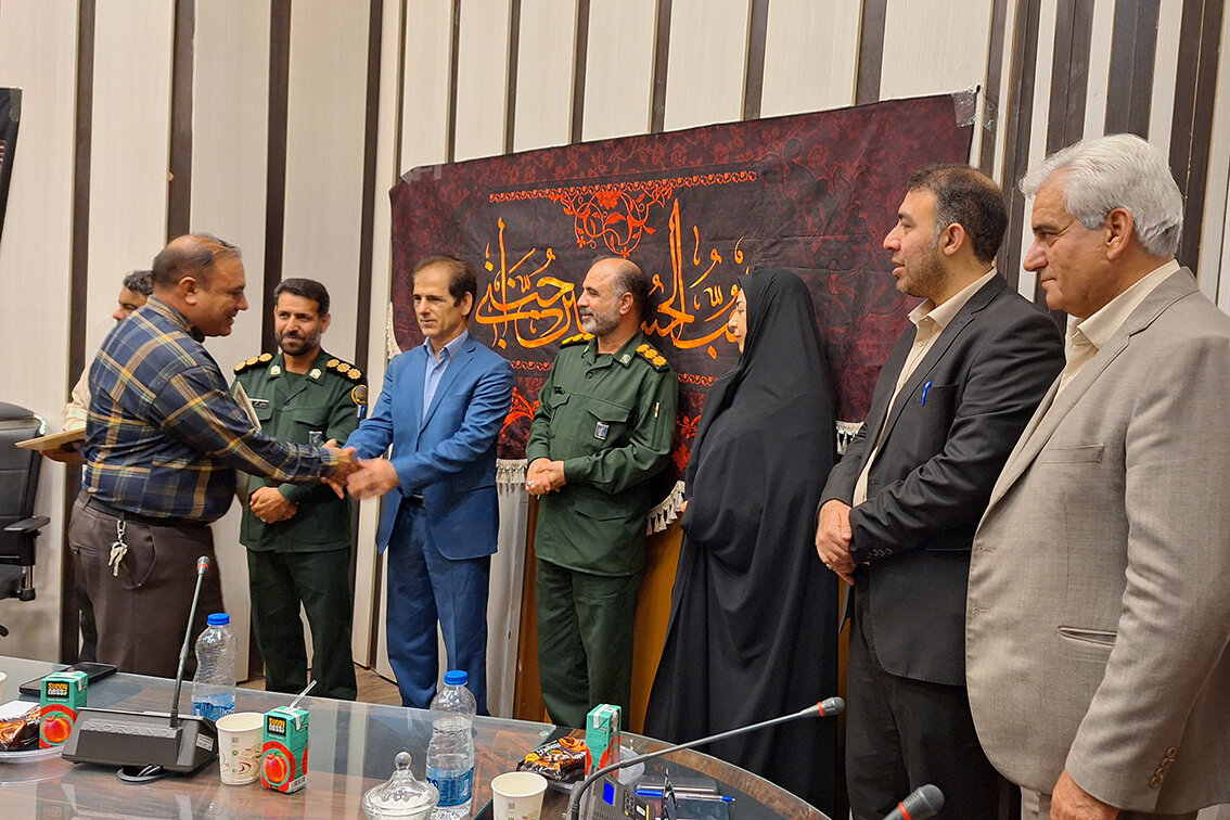 تجلی غیرت ملی و ادبیات مقاومت در عصر شعر «ایستاده برای ایران»