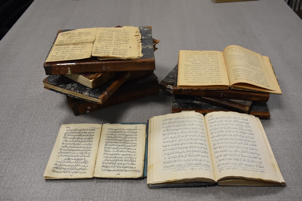 اهدای ۳۱ نسخه کتاب چاپ سنگی و سربی به کتابخانه مرکزی امام خمینی(قدس سره) مشهد