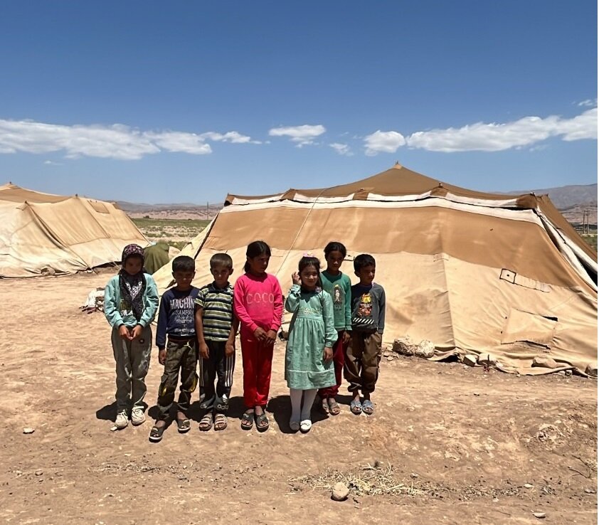 کتابداران اسفراین با شعار «ایستاده برای ایران»، به میان عشایر قهرمانلو رفتند