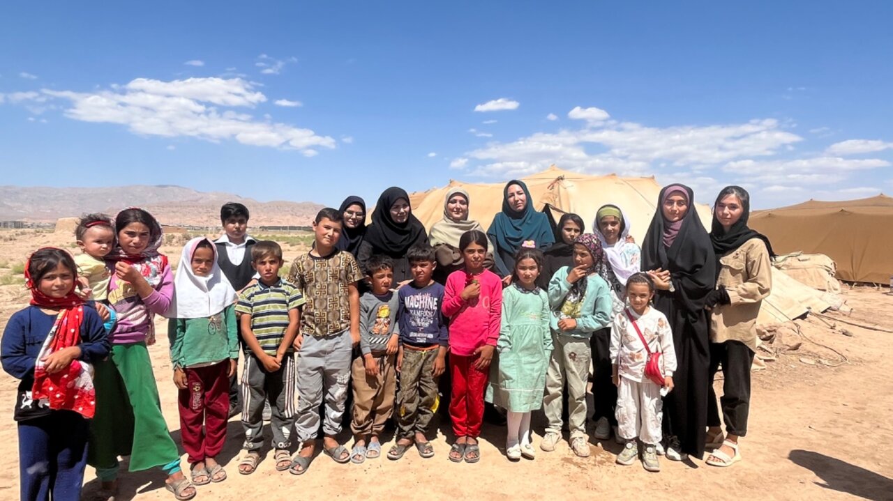 کتابداران اسفراین با شعار «ایستاده برای ایران»، به میان عشایر قهرمانلو رفتند