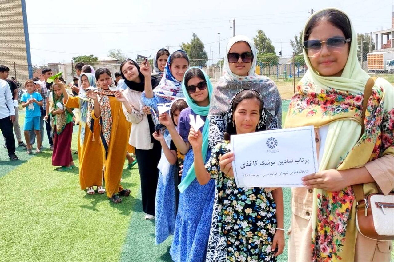 پرواز بادبادکها در آسمان خواجهنفس؛ جلوهای از عشق به میهن در پویش «ایستاده برای ایران»