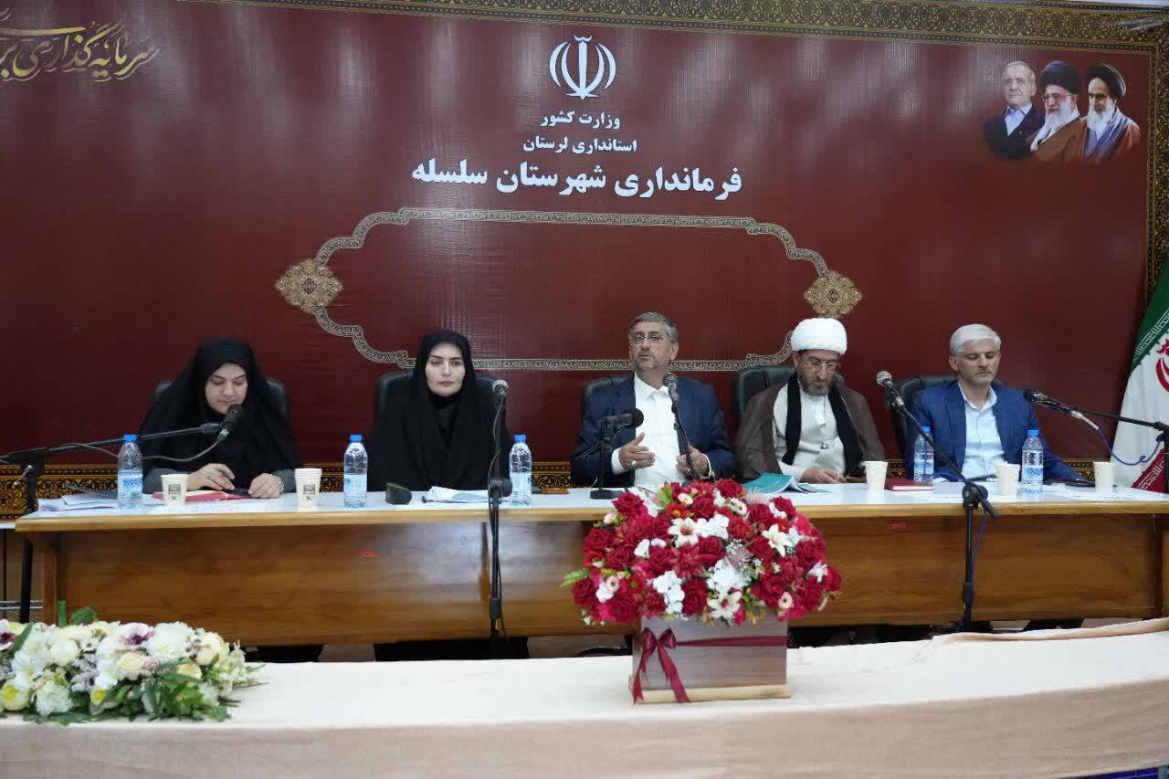 تاکید استاندار لرستان بر اتمام پروژه کتابخانه عمومی سلسله تا پایان سال