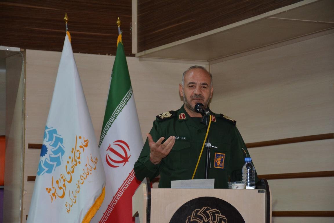 قلمداران دفاع مقدس در کتابخانه‌های عمومی کرمانشاه تجلیل شدند