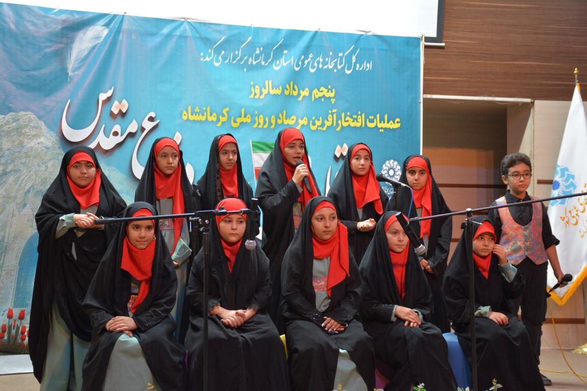 قلمداران دفاع مقدس در کتابخانههای عمومی کرمانشاه تجلیل شدند