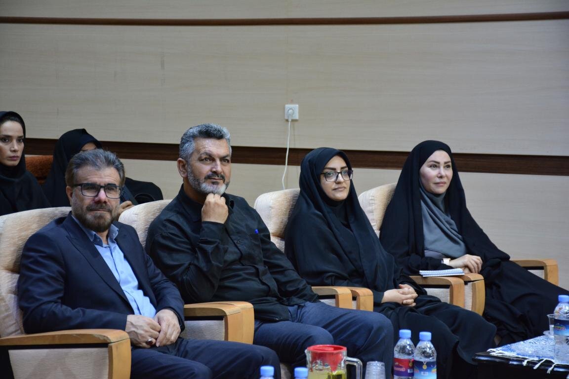 قلمداران دفاع مقدس در کتابخانه‌های عمومی کرمانشاه تجلیل شدند