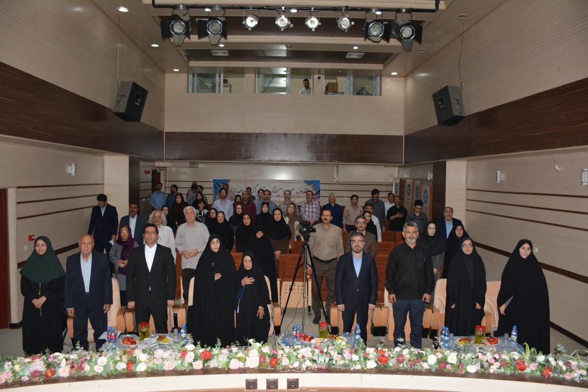 قلمداران دفاع مقدس در کتابخانههای عمومی کرمانشاه تجلیل شدند