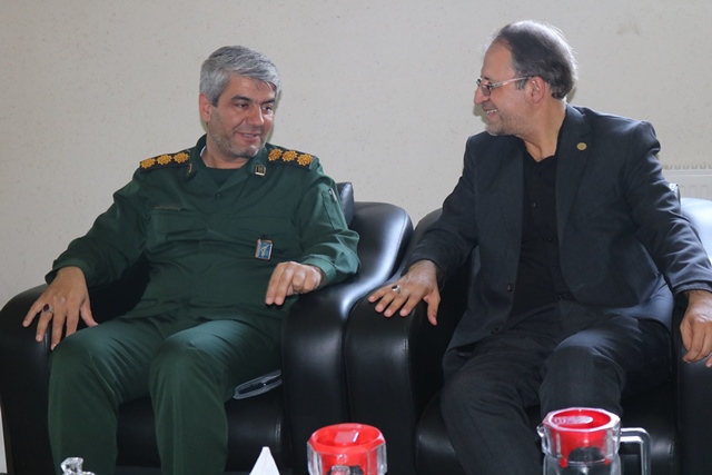 دیدار مدیرکل کتابخانه‌های عمومی سمنان با فرمانده سپاه ناحیه دامغان