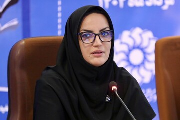 آزاده نظر بلند دبیرکل نهاد -نخستین هم اندیشی کتابداران کتابخانه های سیار با حضور دبیرکل نهاد