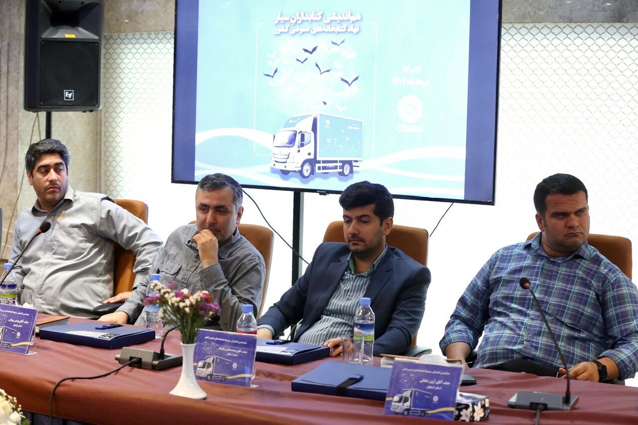 نظربلند: کتابداران سیار، مروجان فرهنگ در سراسر کشور هستند/ با یک کتابخانه‌ سیار، می‌شود امید را به دورترین نقطه برد