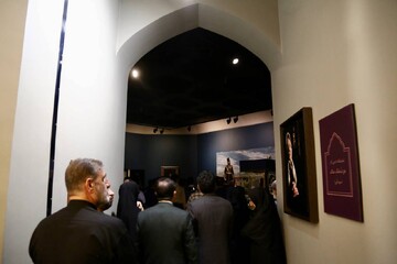 بازدید کتابداران کتابخانه‌های سیار با همراهی دبیرکل نهاد از موزه ملی ملک و آثار منتخب گنجینه حرم مطهر رضوی