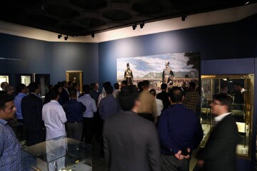 بازدید کتابداران کتابخانه‌های سیار با همراهی دبیرکل نهاد از موزه ملی ملک و آثار منتخب گنجینه حرم مطهر رضوی