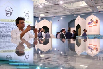 بازدید کتابداران کتابخانه‌های سیار با همراهی دبیرکل نهاد از موزه ملی ملک و آثار منتخب گنجینه حرم مطهر رضوی