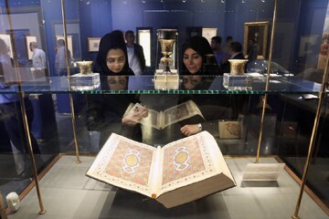 بازدید کتابداران کتابخانه‌های سیار با همراهی دبیرکل نهاد از موزه ملی ملک و آثار منتخب گنجینه حرم مطهر رضوی