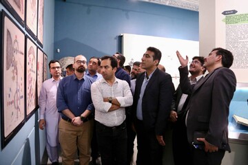 بازدید کتابداران کتابخانه‌های سیار با همراهی دبیرکل نهاد از موزه ملی ملک و آثار منتخب گنجینه حرم مطهر رضوی