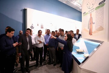 بازدید کتابداران کتابخانه‌های سیار با همراهی دبیرکل نهاد از موزه ملی ملک و آثار منتخب گنجینه حرم مطهر رضوی