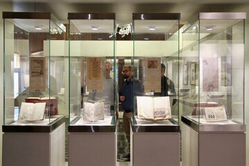 بازدید کتابداران کتابخانه‌های سیار با همراهی دبیرکل نهاد از موزه ملی ملک و آثار منتخب گنجینه حرم مطهر رضوی