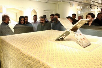 بازدید کتابداران کتابخانه‌های سیار با همراهی دبیرکل نهاد از موزه ملی ملک و آثار منتخب گنجینه حرم مطهر رضوی