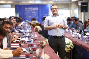 کارگاه آموزشی «ارتباط مؤثر با مخاطبان» در دومین روز هم‌اندیشی کتابداران سیار