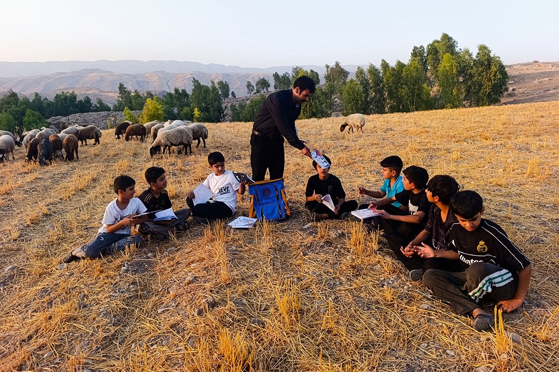 روایت یک کتابدار از طرح «کوله عشایر» در دره‌شهر