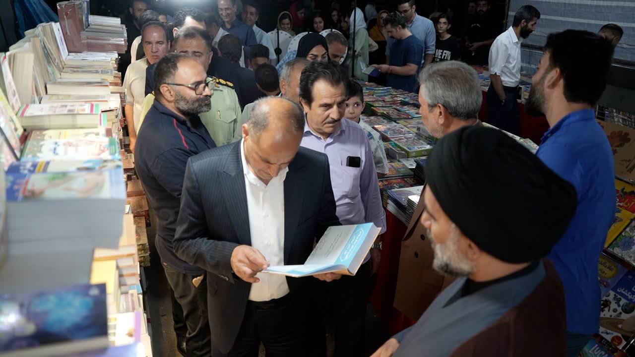 پویش «نذر کتاب» در شهرستان ازنا برگزار شد