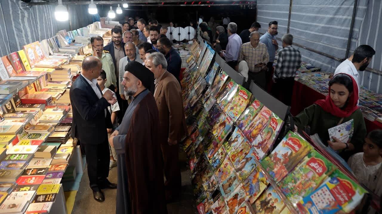 پویش «نذر کتاب» در شهرستان ازنا برگزار شد