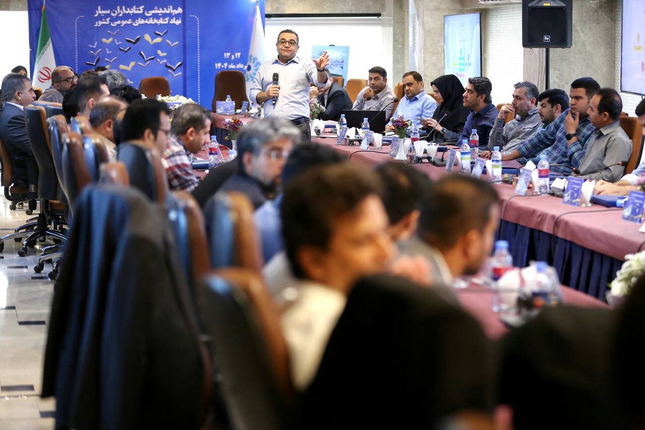کارگاه آموزشی «ارتباط مؤثر با مخاطبان» در دومین روز هم‌اندیشی کتابداران کتابخانه‌های سیار