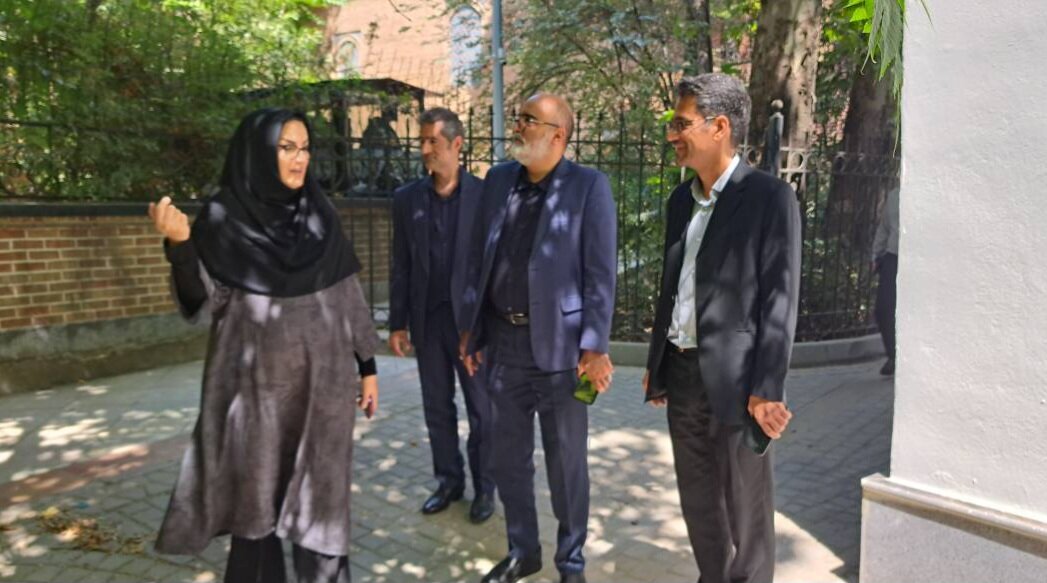 بازدید دبیرکل نهاد کتابخانههای عمومی کشور از پروژه کتابخانه شهید دکتر باهنر شمیرانات