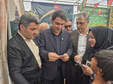 بازدید مسئولان از موکب فرهنگی کتابخانه‌های عمومی کردستان در مرز باشماق