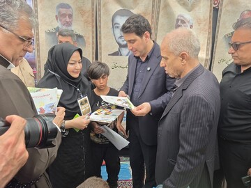 بازدید مسئولان از موکب فرهنگی کتابخانه‌های عمومی کردستان در مرز باشماق