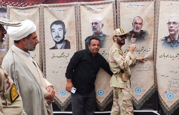 بازدید مسئولان از موکب فرهنگی کتابخانه‌های عمومی کردستان در مرز باشماق