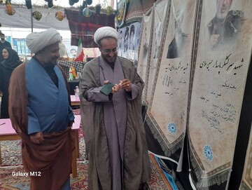 بازدید مسئولان از موکب فرهنگی کتابخانه‌های عمومی کردستان در مرز باشماق