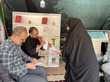 پویش زیارت نیابتی شهدا در موکب «کتاب حسینی»