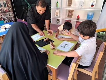ساخت پرچم  در موکب «کتاب حسینی»