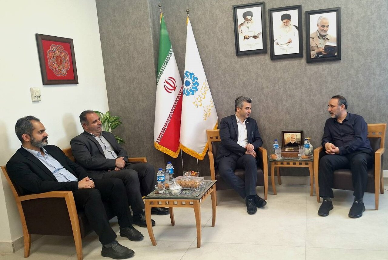 مدیران‌کل کتابخانه‌های عمومی و پست گیلان دیدار و گفت‌وگو کردند