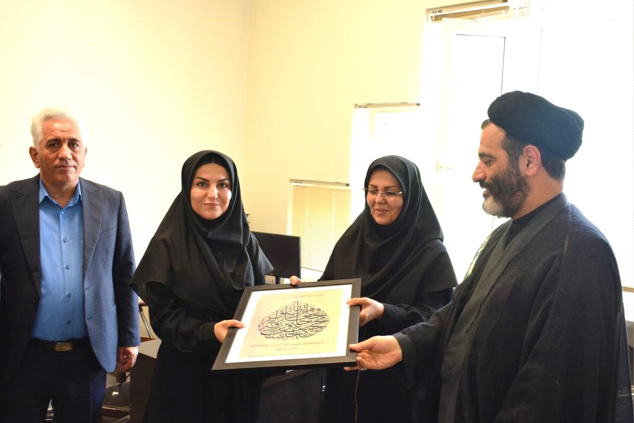 تأکید بر گسترش کتابخوانی در محله‌های کم‌برخوردار و توسعه کتابخانه‌های سیار در سنقر و کلیایی