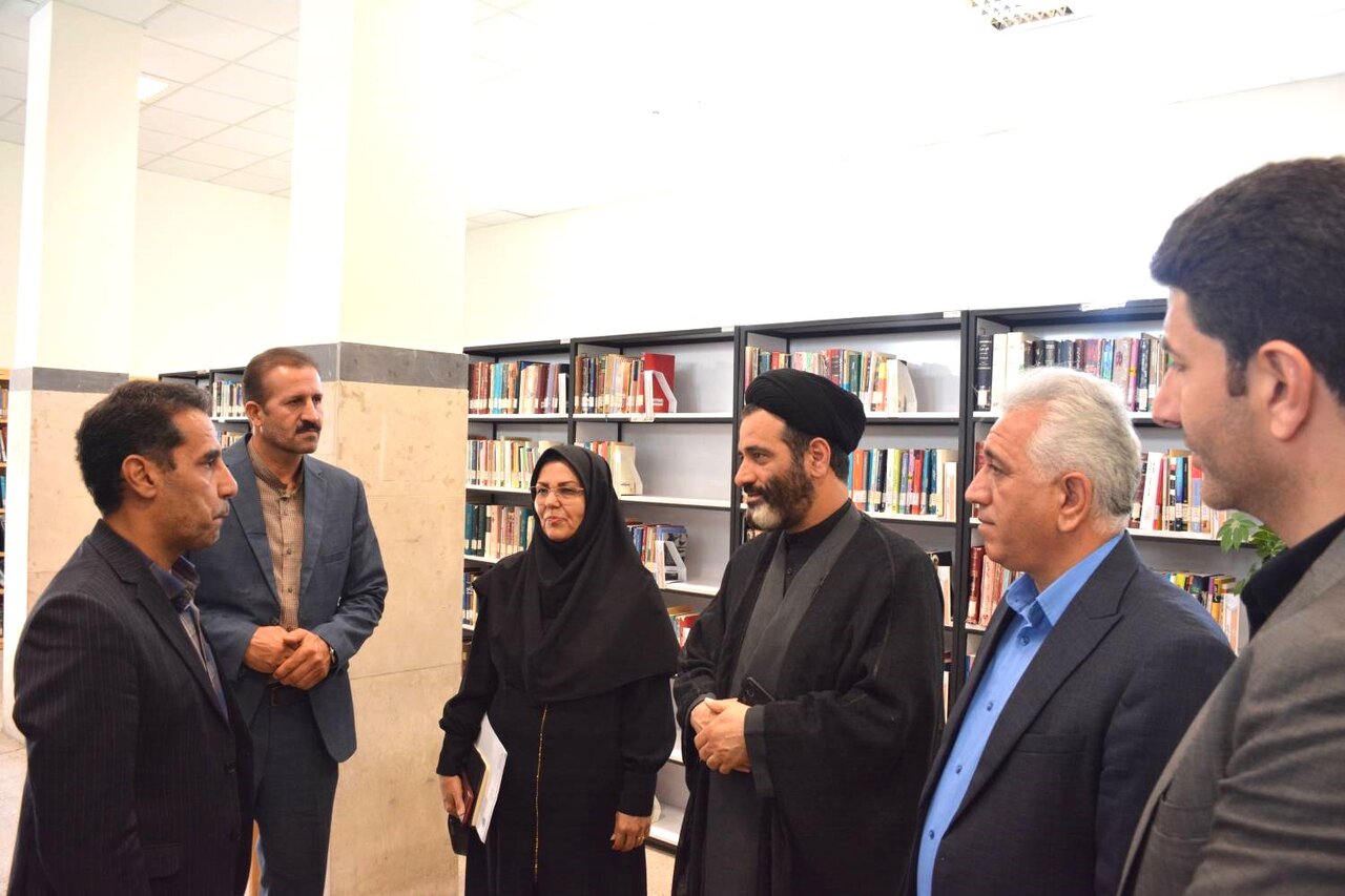 تأکید بر گسترش کتابخوانی در محله‌های کم‌برخوردار و توسعه کتابخانه‌های سیار در سنقر و کلیایی