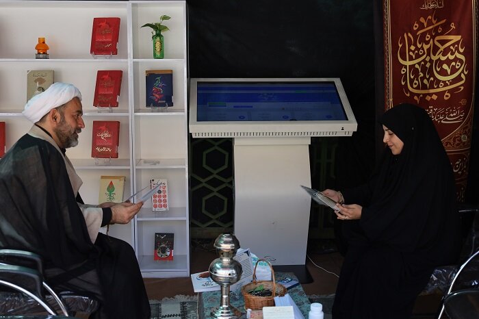 بازدید استاندار آذربایجانغربی و اصحاب رسانه از موکب فرهنگی «کتاب حسینی» در مرز تمرچین